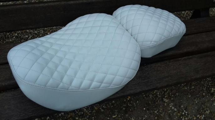 selle blanche avec losanges