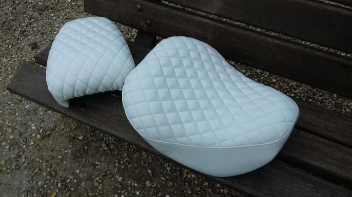 Selle blanche avec losanges