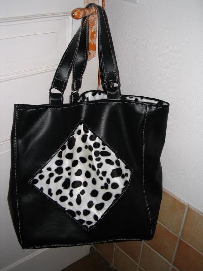 Sac simili noir avec appliqué velours imitation dalmatien
