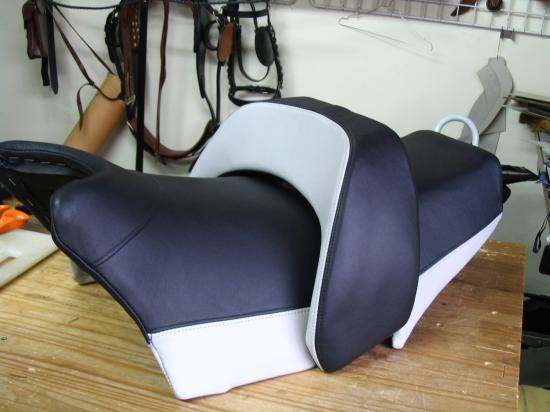 Selle V-max - 3 éléments cuir bi-ton noir et gris clair