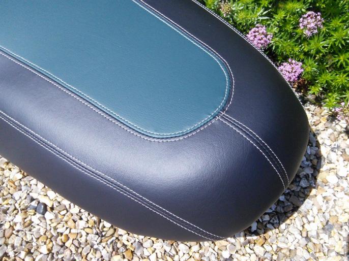 Détail avant selle scooter Yamaha Xmax 125 rabaissée