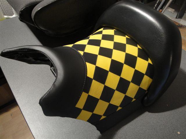 Selle V-max avec quadrillage bi-ton